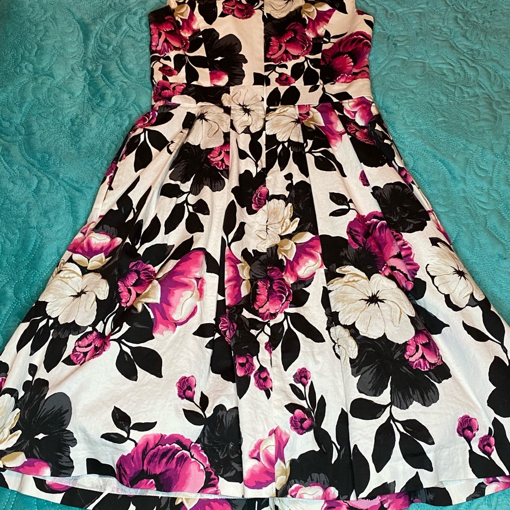 Dress - Picture 5 of 5